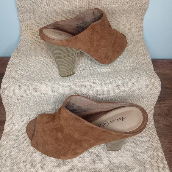 American Eagle Tan Camel Suede Open Toe Mules Clogs 4" Wood Heel Size 6 - Picture 5 of 14